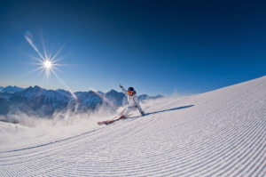 Skigebiet Kronplatz: sportliche Skifahrer und schöne Piste